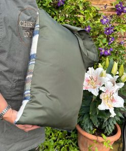 waterproof backing on a garden kneeler