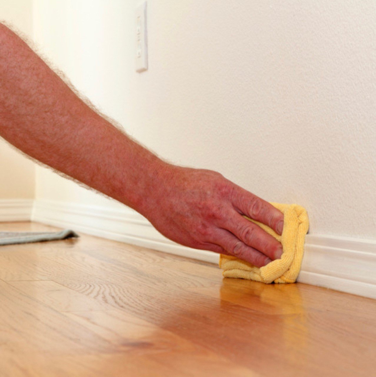 clean the skirting boards