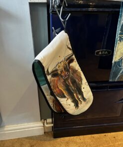 Alternative view of Highland Cow Oven Gloves